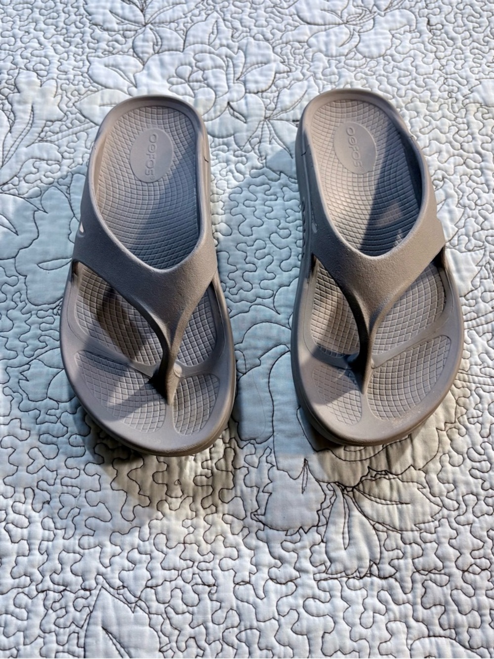 OOFOS OOriginal Recovery Sandals Slate Gray Thong Comfort Arch Support W8 M6💛 - Picture 2 of 10